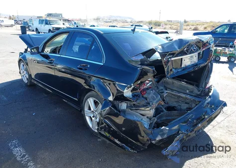 2011 Mercedes-Benz C 300 Luxury 4Matic/Sport 4Matic из США, поврежденный, VIN WDDGF8BBXBA497698